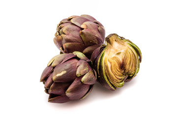 Fototapeta premium Artischocke Artischocken isoliert freigestellt auf weißen Hintergrund, Freisteller 