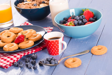 Breakfast with wholegrain cereals.