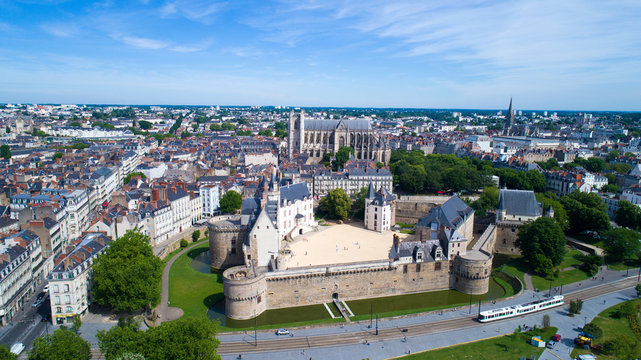 Photographie aérienne du château des Ducs de Bretagne, à Nantes, Loire Atlantique, France