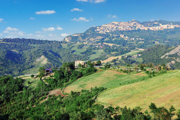 Fototapeta na wymiar Italian countryside landscape