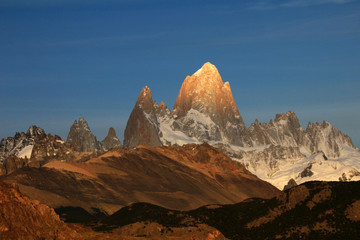 Fototapeta premium Fitz Roy and Cerro Torre mountainline at sunrise, Los Glaciares National Park, El Challten, Patagonia, Argentina