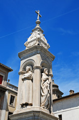 Fototapeta na wymiar Roma, la piazza della basilica di San Bartolomeo all'Isola Tiberina