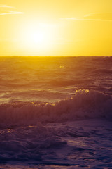 Obraz premium Waves crushing into bubbles background, Sri Lanka