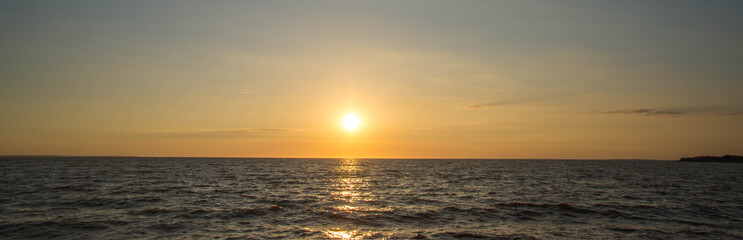 Obraz premium Coucher de soleil l'Houmeau