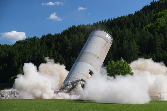 Turmsprengung in Pettenbach
