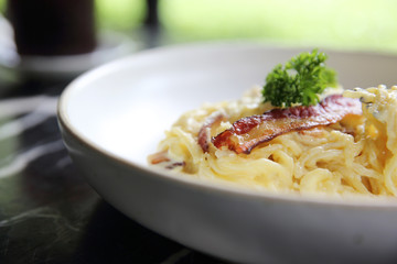 Spaghetti white sauce with bacon and cheese