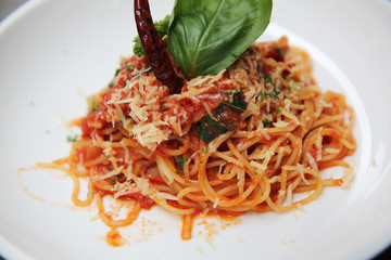 Spaghetti with tomato sauce and fresh basil on wood , Italian pasta