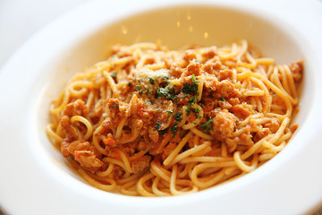 spaghetti bolognese meat sauce on wood