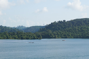 Fototapeta na wymiar long tail boat in ratchaprapha dam