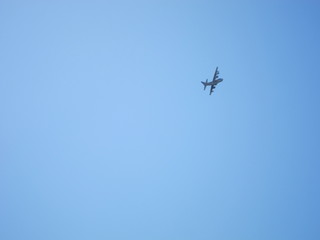 プロペラ機と青空