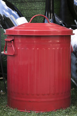 Fototapeta na wymiar red bucket