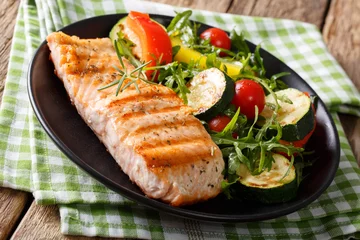 Fototapeten Healthy food: grilled salmon fillets with vegetable salad and arugula closeup. horizontal © FomaA