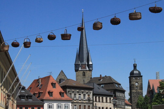Blickwinkel am Marktplatz der historischen Korbmacherstadt Lichtenfels in Oberfranken