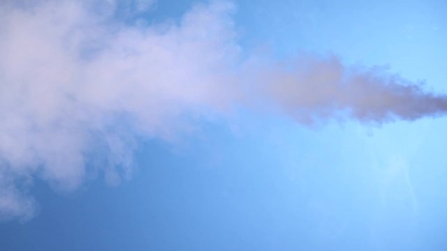 Jet de fum&eacute;e slow motion