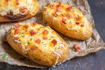 Naklejka premium Baked stuffed potatoes with cheese and bacon