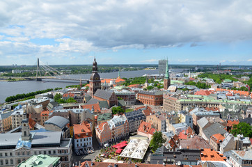 Obraz premium Vista dalla Chiesa di San Pietro a Riga