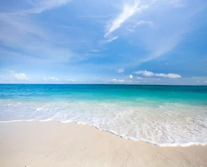 Strand und tropisches Meer © Alexander Ozerov