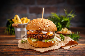 Tasty grilled beef burger - obrazy, fototapety, plakaty