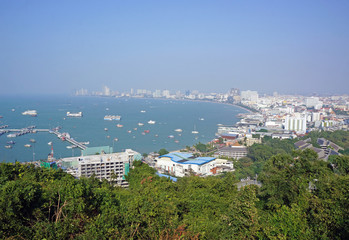 Fototapeta na wymiar View of the bay with the resort coastline