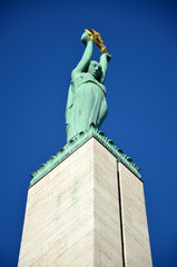 Particolare del Monumento della Libertà a Riga