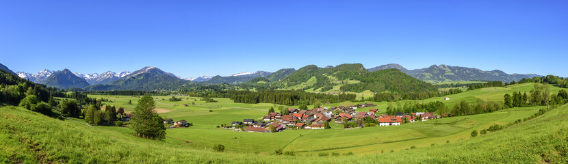 Fototapeta na wymiar idyllische Landschaft im Oberallgäu bei Rubi