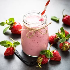 Papier Peint photo Milk-shake Strawberry milkshake or smoothie in glass jar