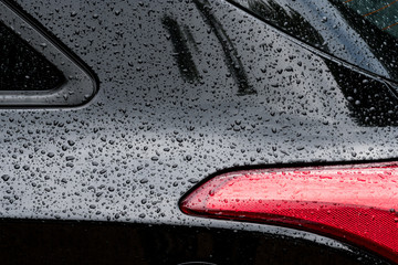 aile arrière voiture carrosserie pluie goutte eau perle noir blanc design feu