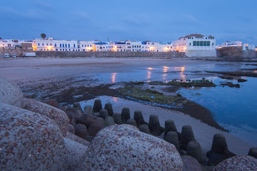 Strand vor Asilah mit Blick auf Festung