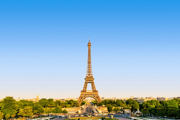 Fototapeta na wymiar The Eiffel tower seen from the Trocadero esplanade in a warm light at sunset.