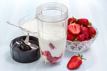 Strawberry's health beaten preparation in mixer