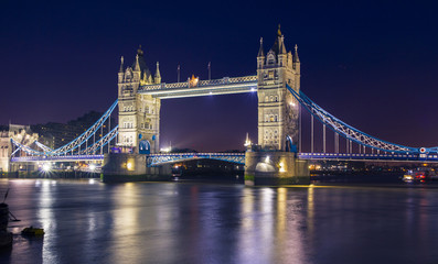 Fototapeta na wymiar Tower Bridge at night