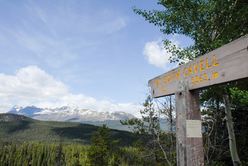 春のカナディアン・ロッキー　マウント・エディス・キャベル（ジャスパー国立公園、カナダ）