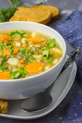 Slow cooker vegan lentil soup. 