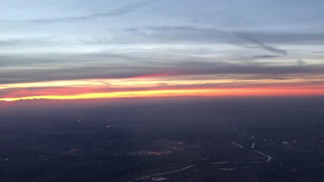 Coucher de soleil sur Paris en avion