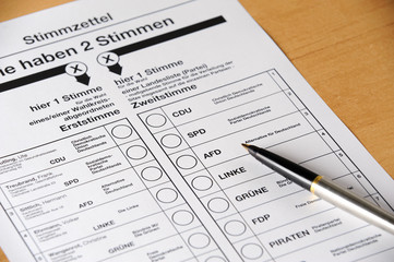 Stimmzettel zur Bundestagswahl - 158624641
