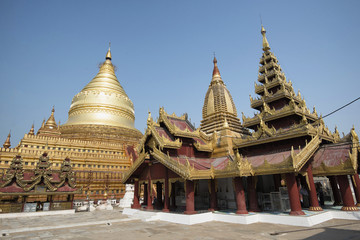 Fototapeta na wymiar Shwezigon Pagoda, Bagan, Myanmar