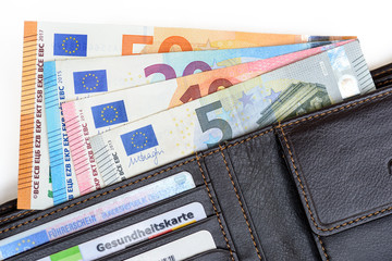 Portemonnaie mit neuen Euro - Geldscheinen