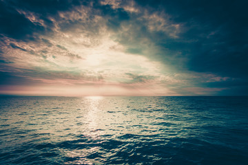 Obrazy na Plexi  Piękny seascape wieczorny horyzont morski i niebo