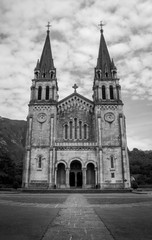 Fototapeta premium Catedral de Covadonga