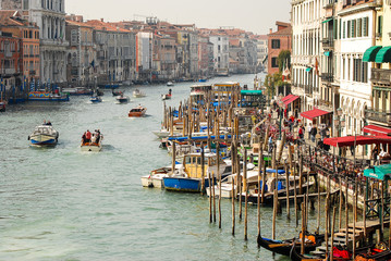 ush hour traffic in Venice early in the morning as boat traffic fills the canal Grande in Venice, Italy - obrazy, fototapety, plakaty
