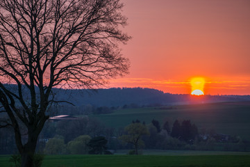 Fototapeta na wymiar Sonnenuntergang im ländlichen Gebiet in Hessen, Deutschland