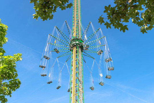 Kettenkarussell auf einem Volksfest 
