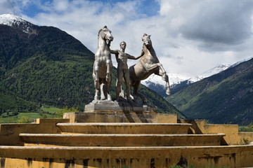 Statue „Der Rossebändiger“ in Glurns | Südtirol