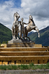 Statue „Der Rossebändiger“ in Glurns | Südtirol