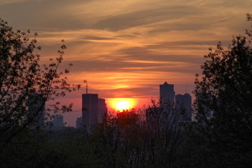 zachód słońca nad centrum Warszawy