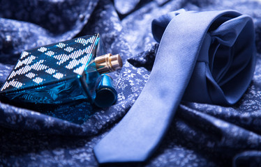 Men's fashion accessories:tie and perfume