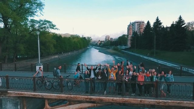 survey of travellers on a bridge