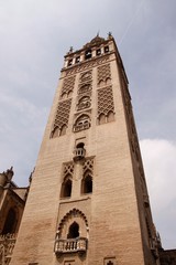 Fototapeta na wymiar Minaret Giralda à Séville, Espagne
