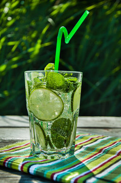 Refreshing drink with lime and mint.