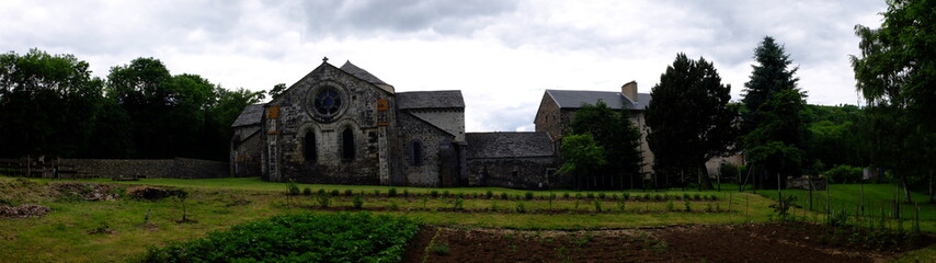 Fototapeta na wymiar Abbaye de Mègemont (Puy de Dôme)